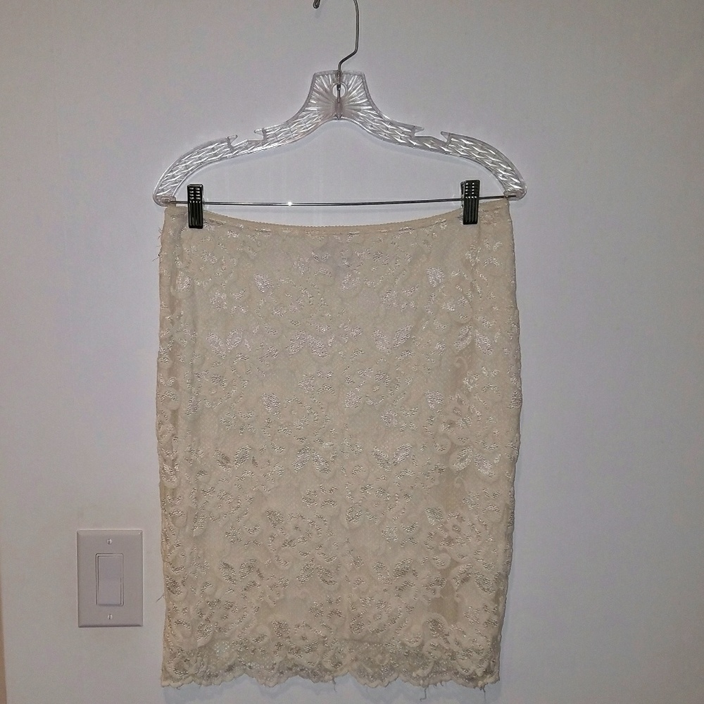 *FINAL PRICE* Le Chateau lace skirt